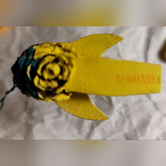 Vintage Handpainted Bird Made in Denmark Pinecone Painted Bird - Picture 6 of 6